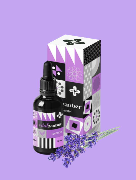 Vitalzauber_Lavendel_Bottle_Package_Mockup_mit_Lavendel